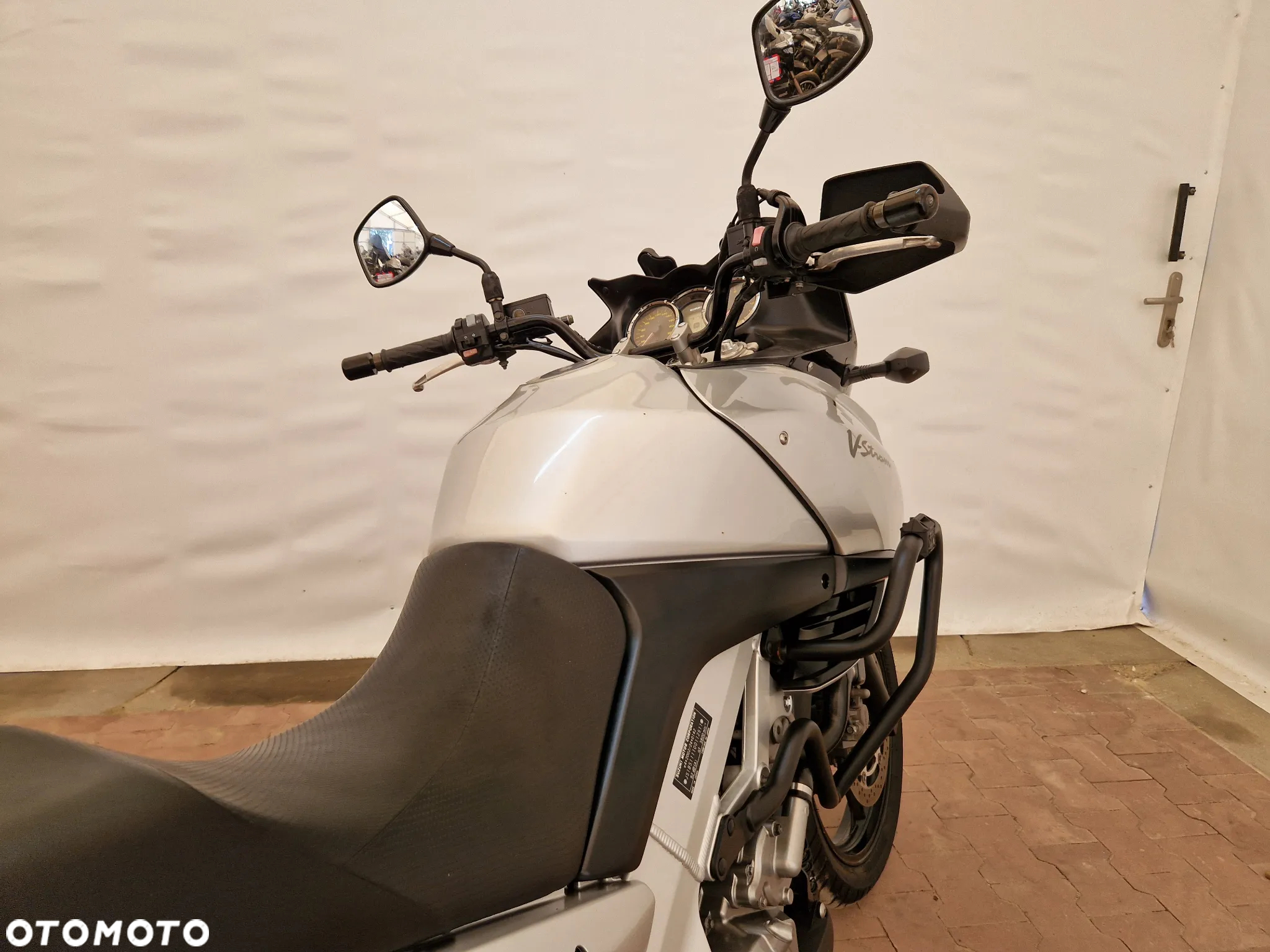 Suzuki DL - 28
