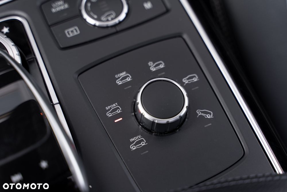 Mercedes-Benz GLS - 32
