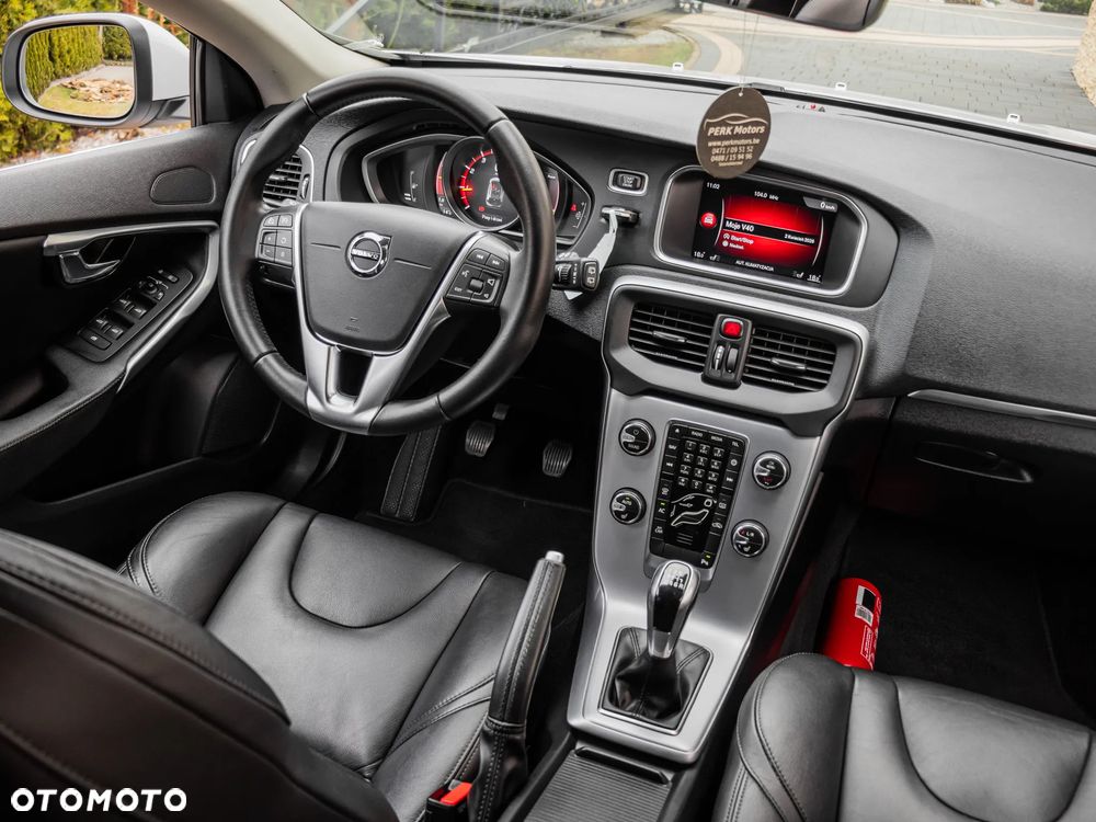 Volvo V40 T2 Inscription - 17