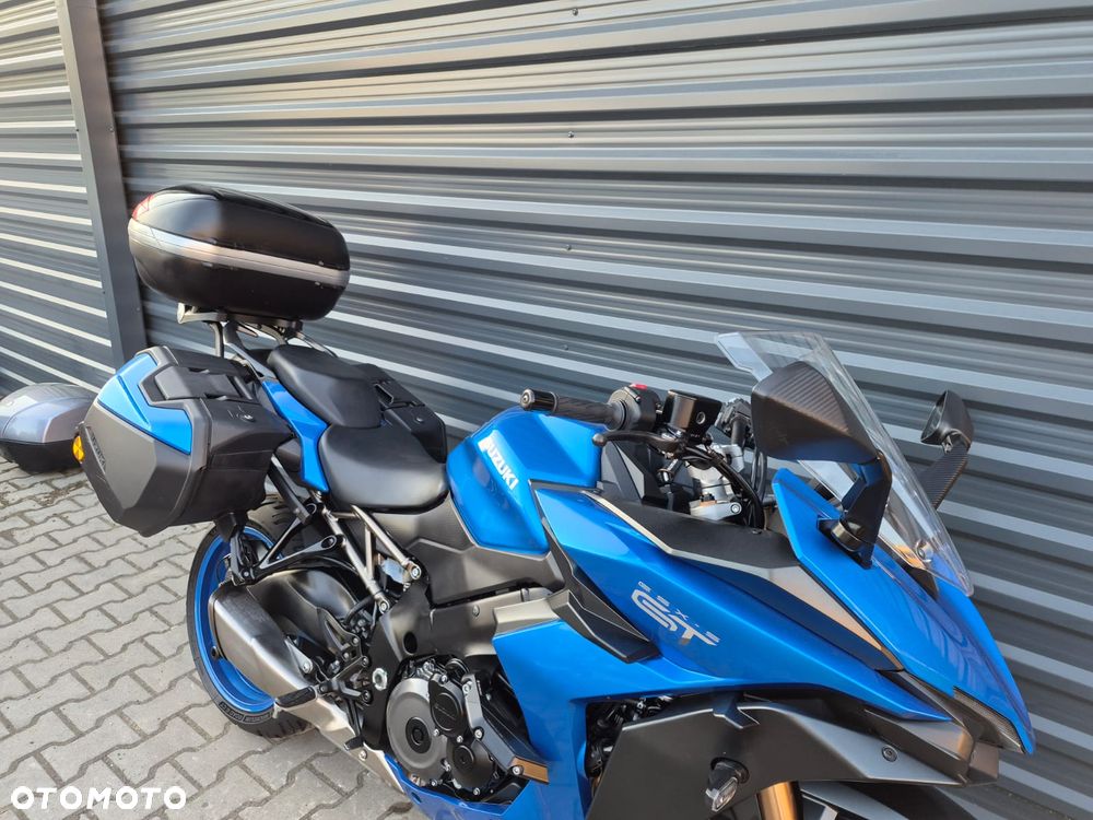 Suzuki GSX - 8