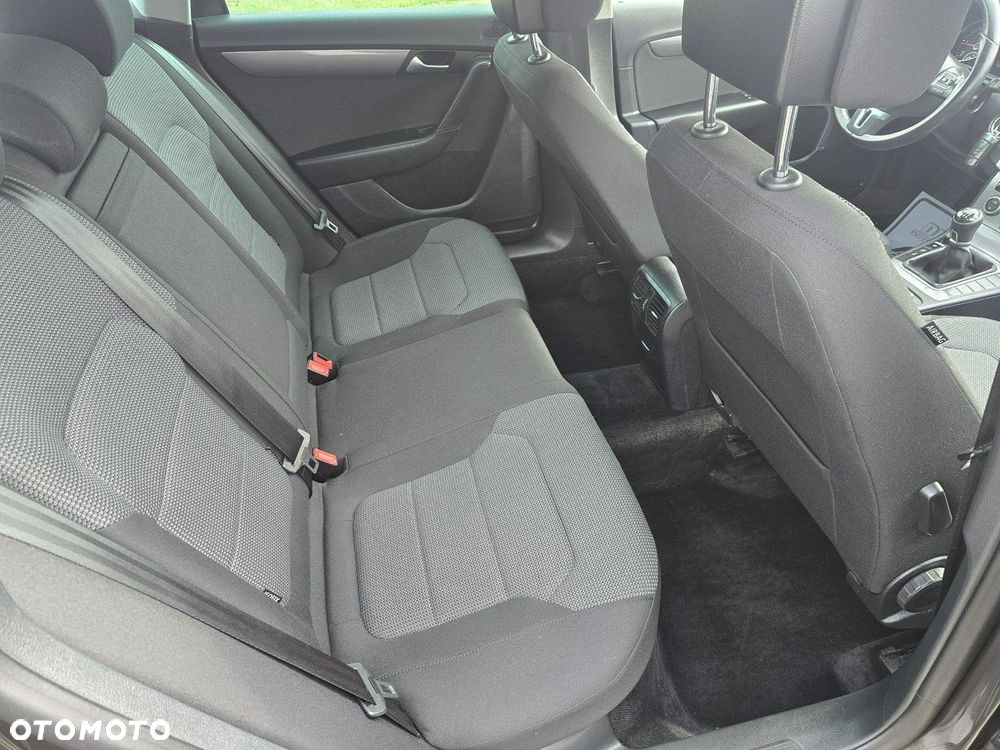Volkswagen Passat - 28