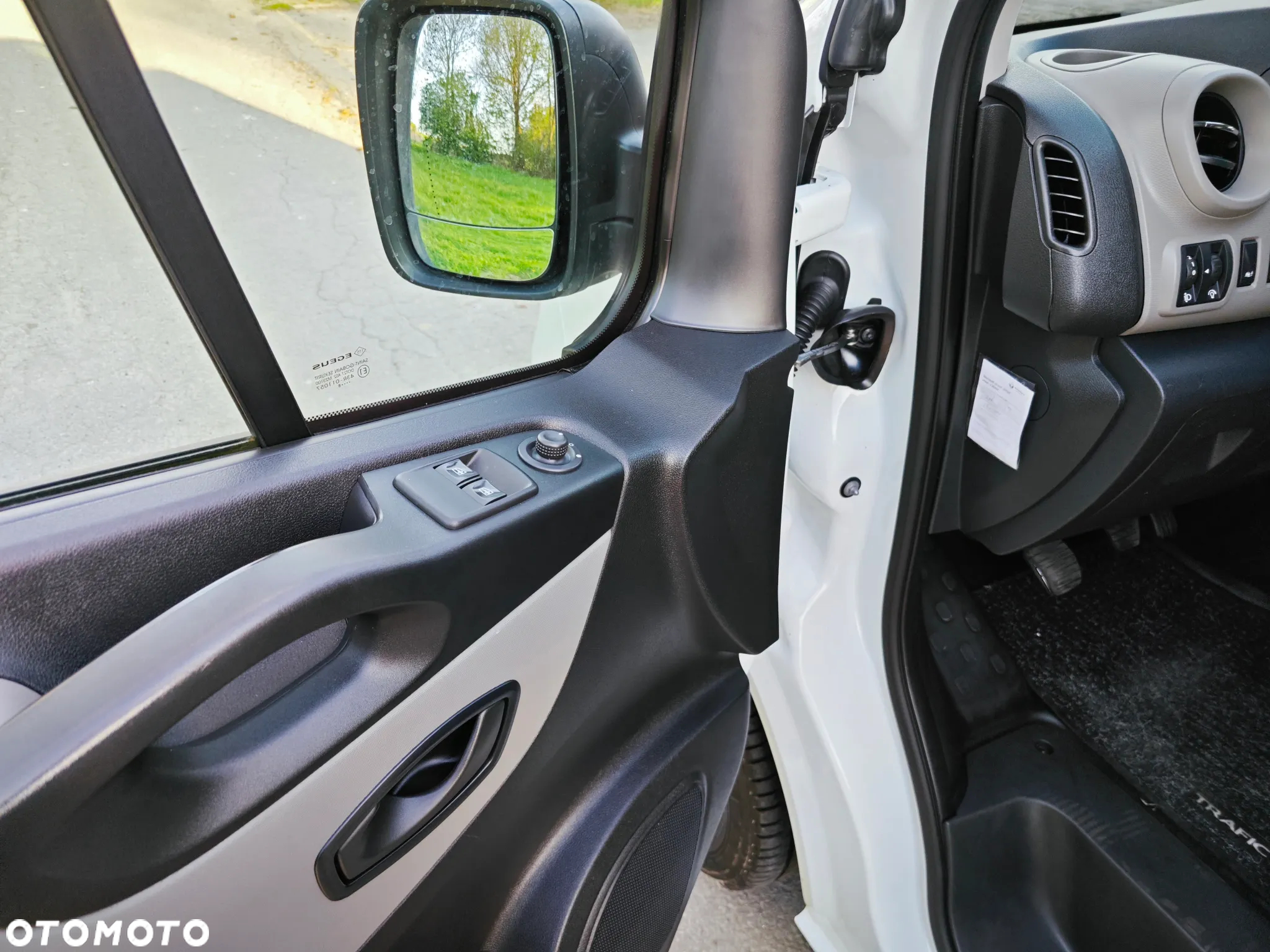 Renault TRAFIC 2018r, 1.6 95KM, L1H1 Duży Serwis, nowy rozrząd, nawigacja, super stan ,doinwestowany, Klima - 16