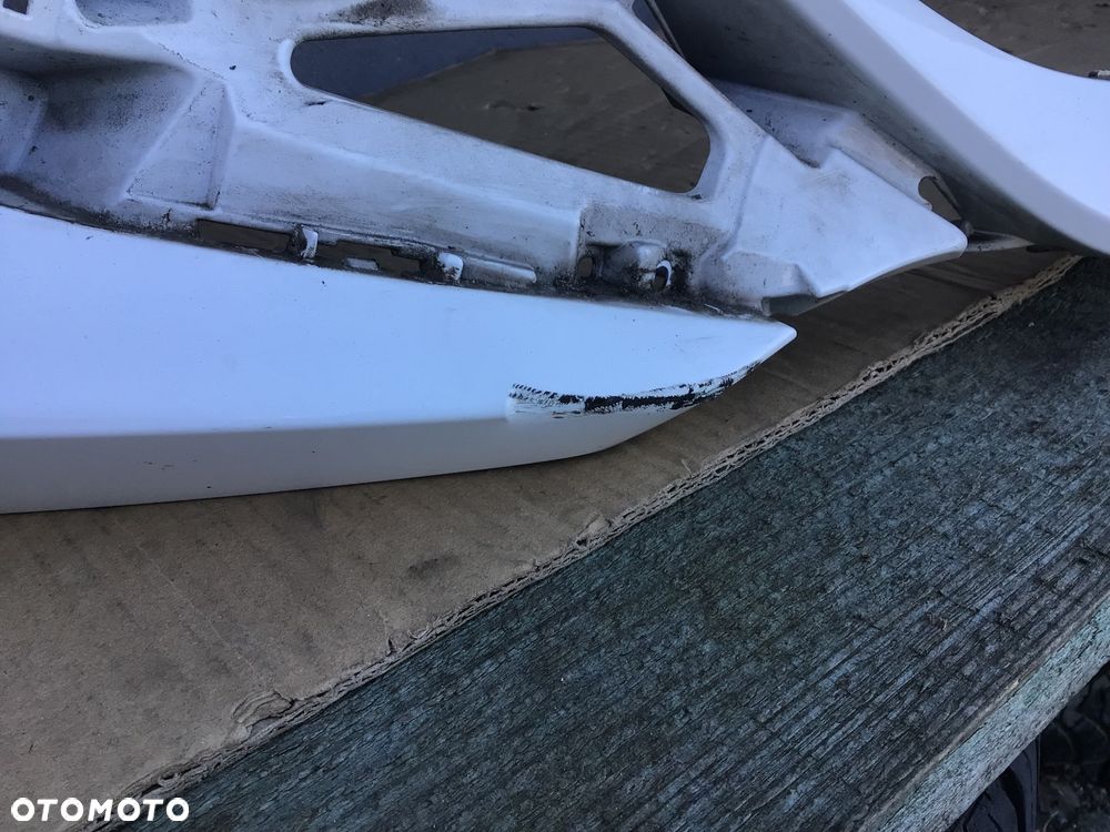 Zderzak przedni Toyota Corolla E21 HB Kombi - 3