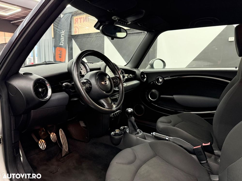 Mini Cooper S Standard - 11