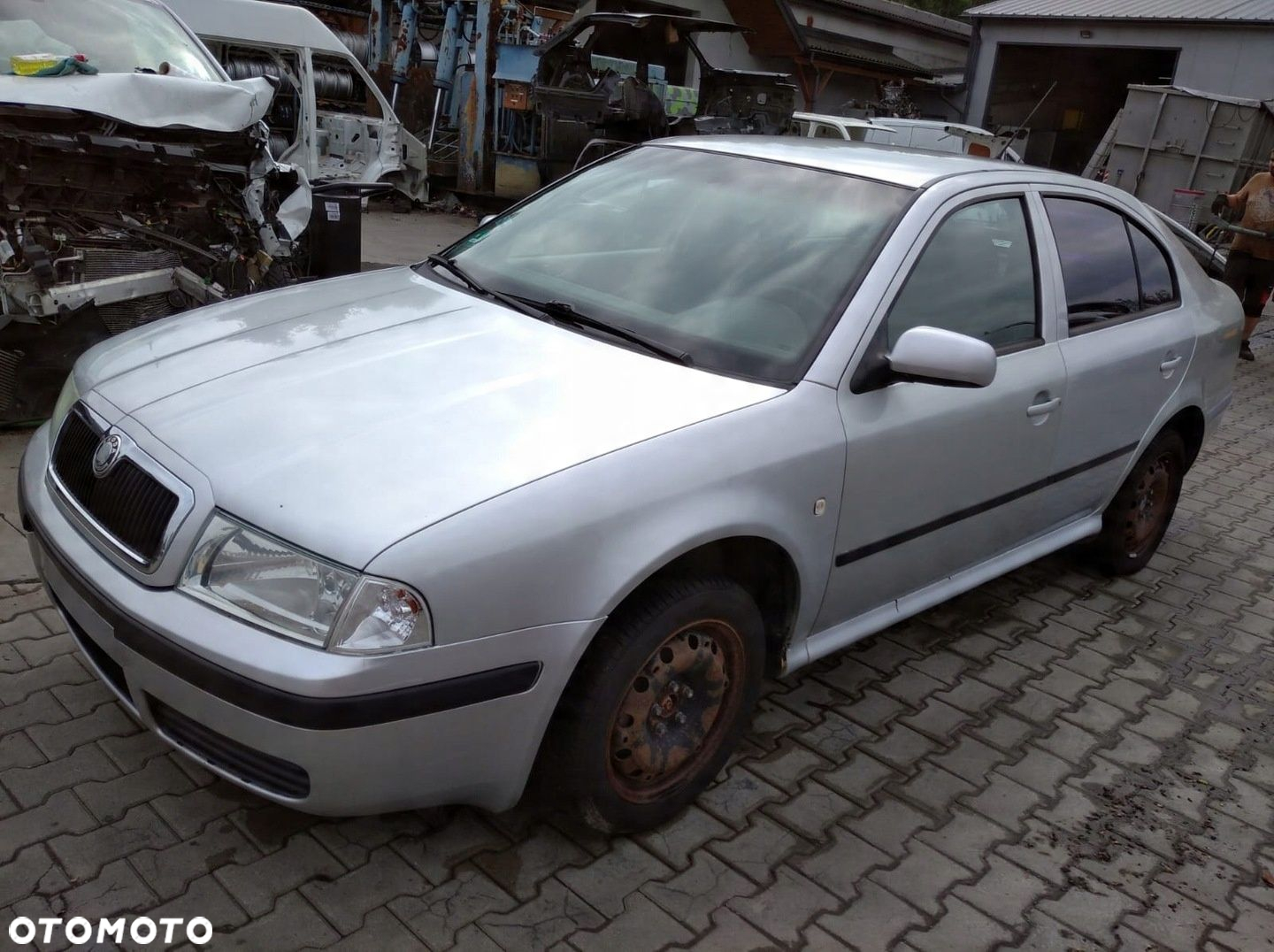SKODA OCTAVIA I 1U LIFT 00-10 HB 5D LAMPA PRAWA TYŁ TYLNA 1U6945112 - 6