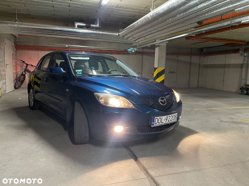 Mazda 3 1.6 Active + - 12