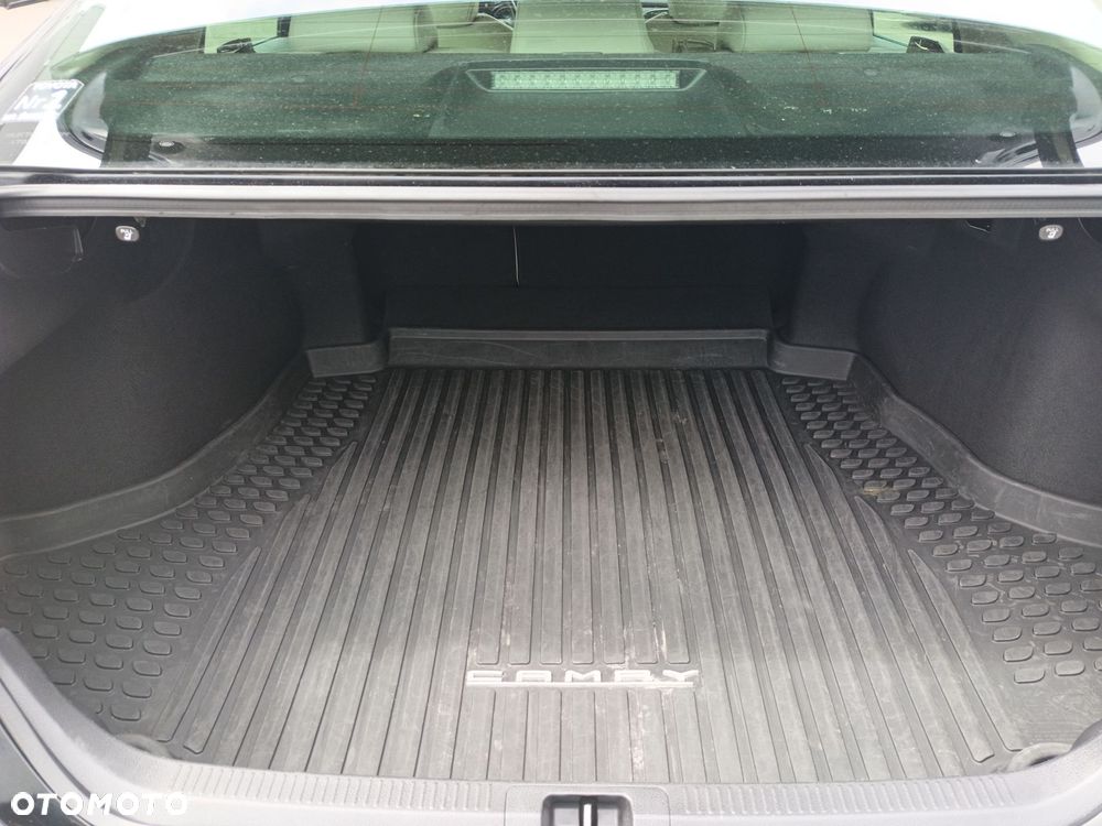 Toyota Camry 2.5 Hybrid Executive CVT - 12