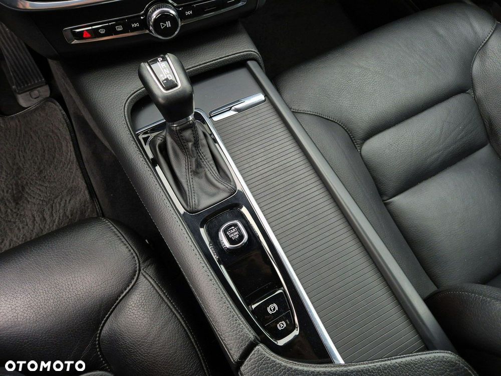 Volvo V90 D4 AWD Geartronic Momentum Pro - 20