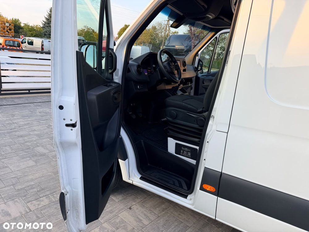 Mercedes-Benz Sprinter - 21