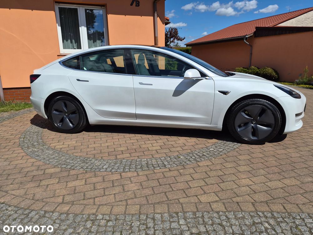 Tesla Model 3 - 12
