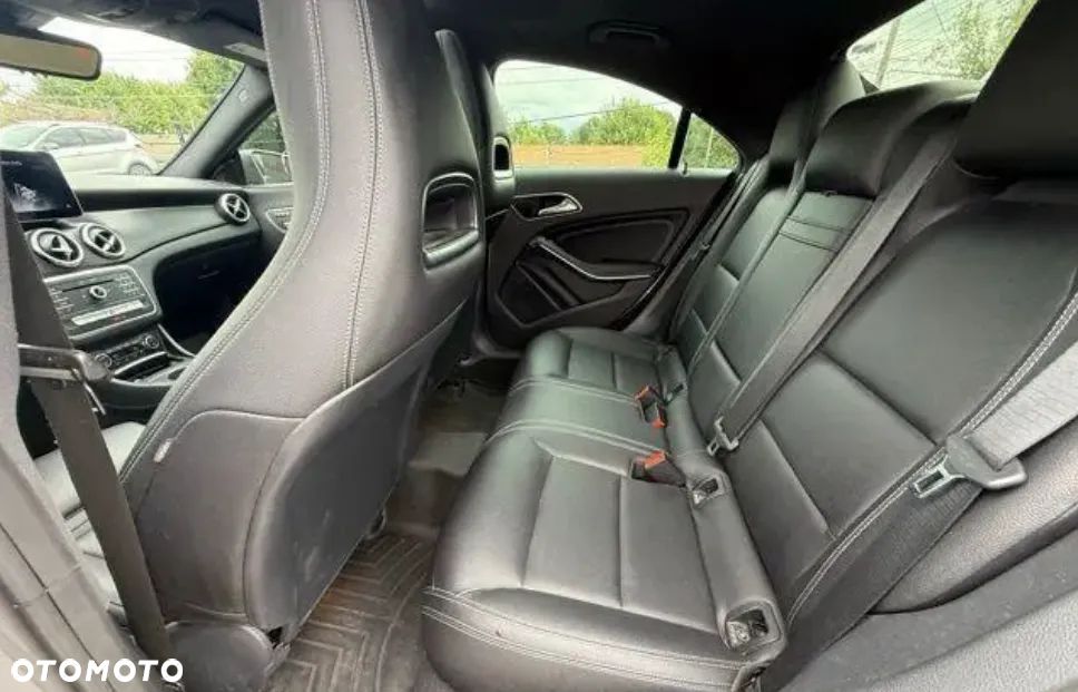 Mercedes-Benz CLA 250 4-Matic AMG Line - 18