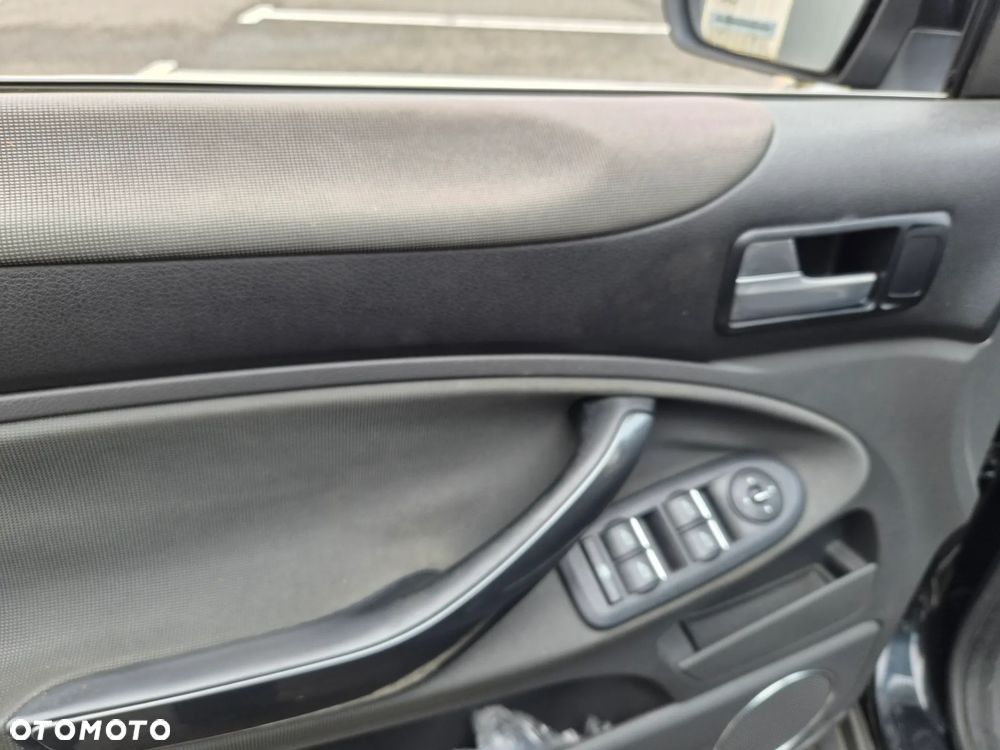Ford Kuga 2.5 4x4 Titanium - 17