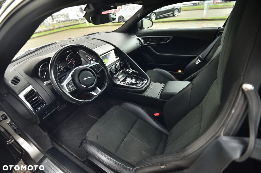 Jaguar F-Type Coupe P300 R-Dynamic - 23