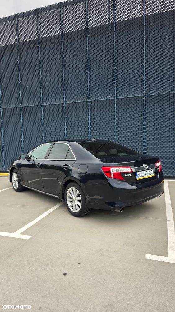 Toyota Camry - 2