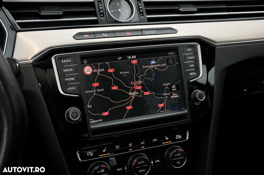 Volkswagen Passat 2.0 TDI DSG Highline - 23