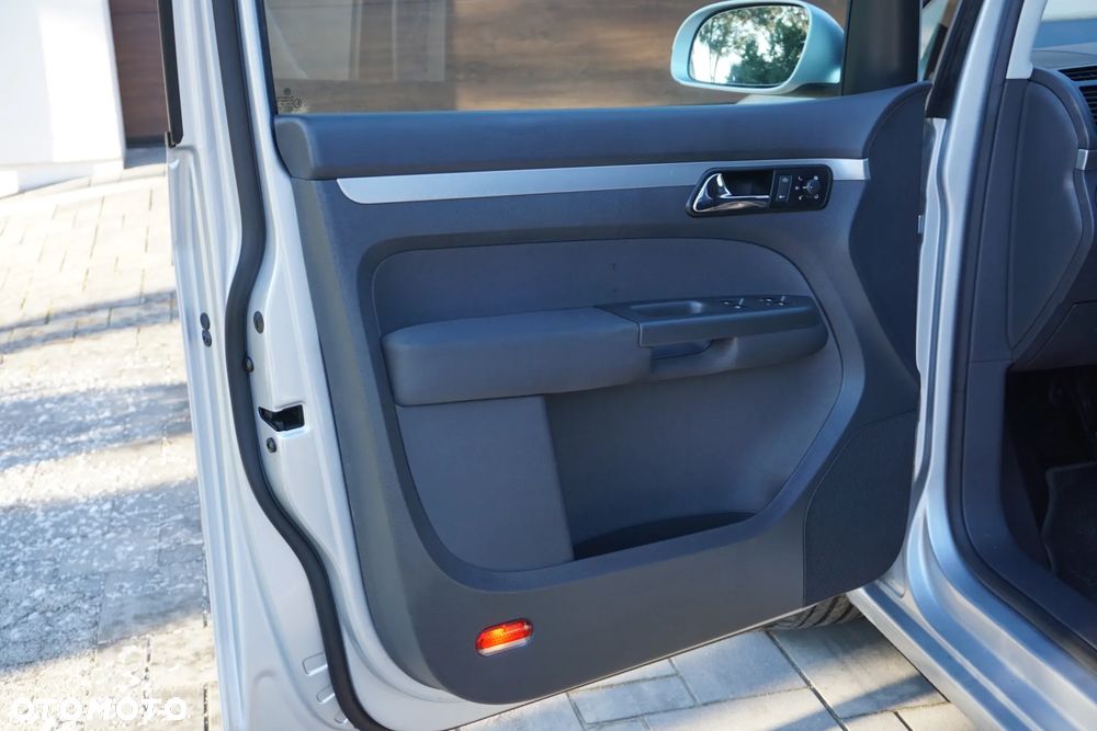 Volkswagen Touran 2.0 TDI Highline - 12