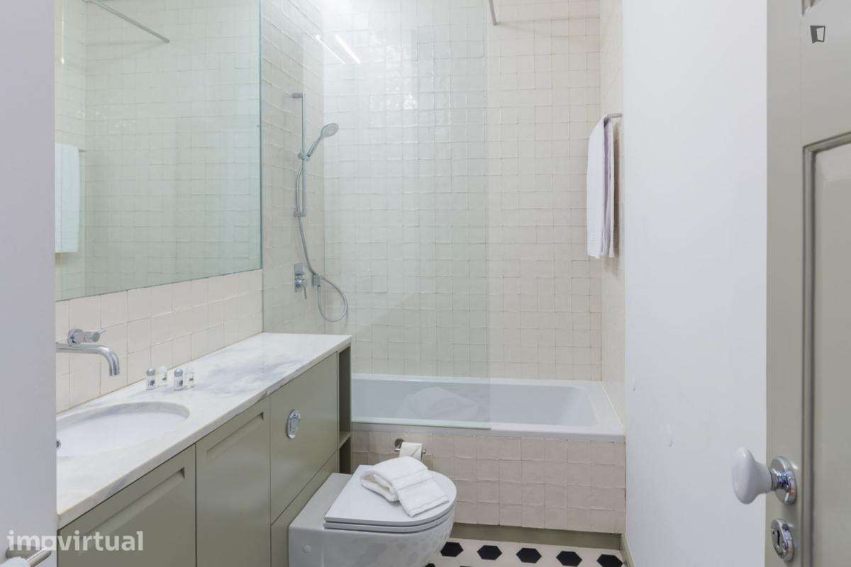 Apartamento com 1 quartos - localizado em Cedofeita Porto - Grande imagem: 2/5