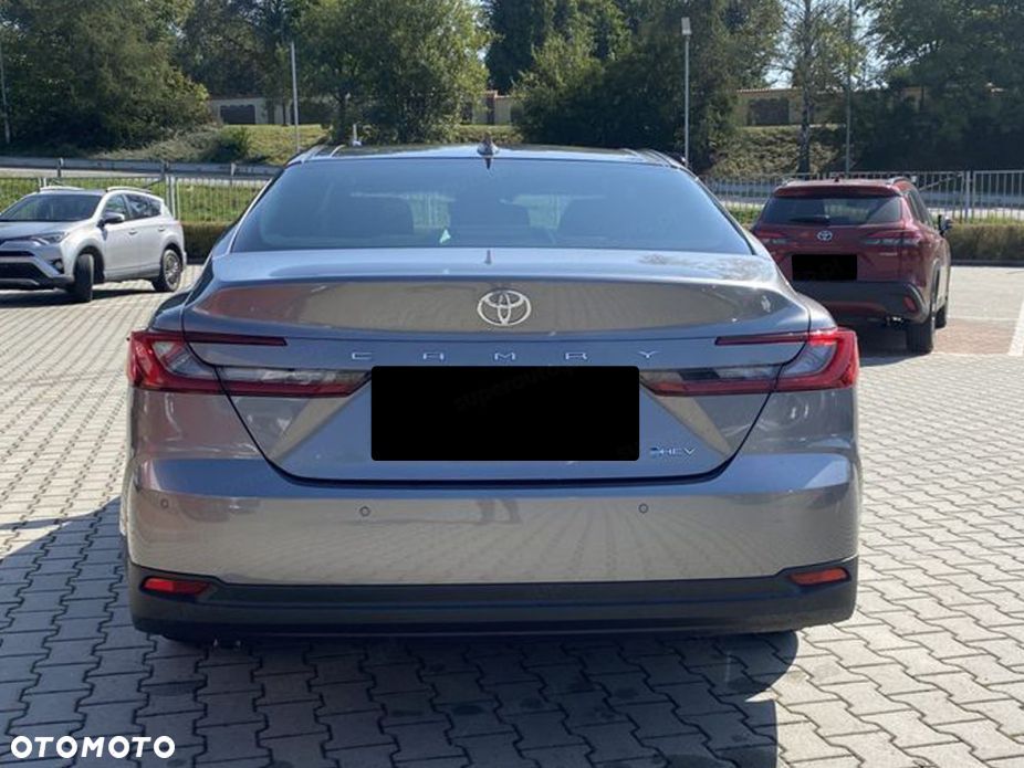 Toyota Camry - 5