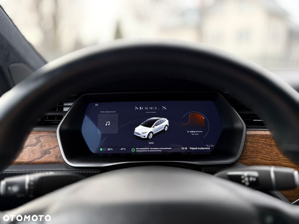 Tesla Model X - 25