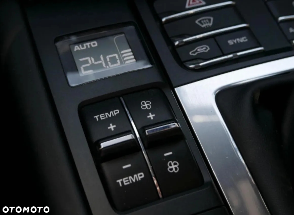 Porsche Macan Turbo - 26