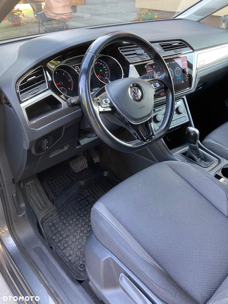 Volkswagen Touran - 17