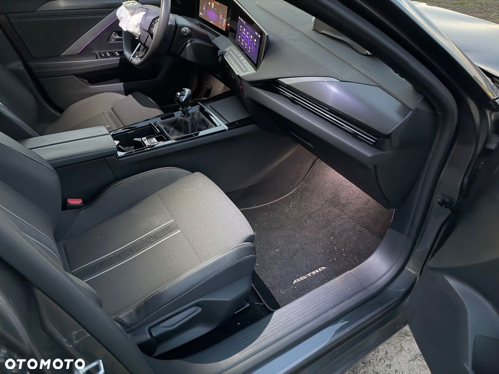 Opel Astra 1.2 Turbo GS - 29