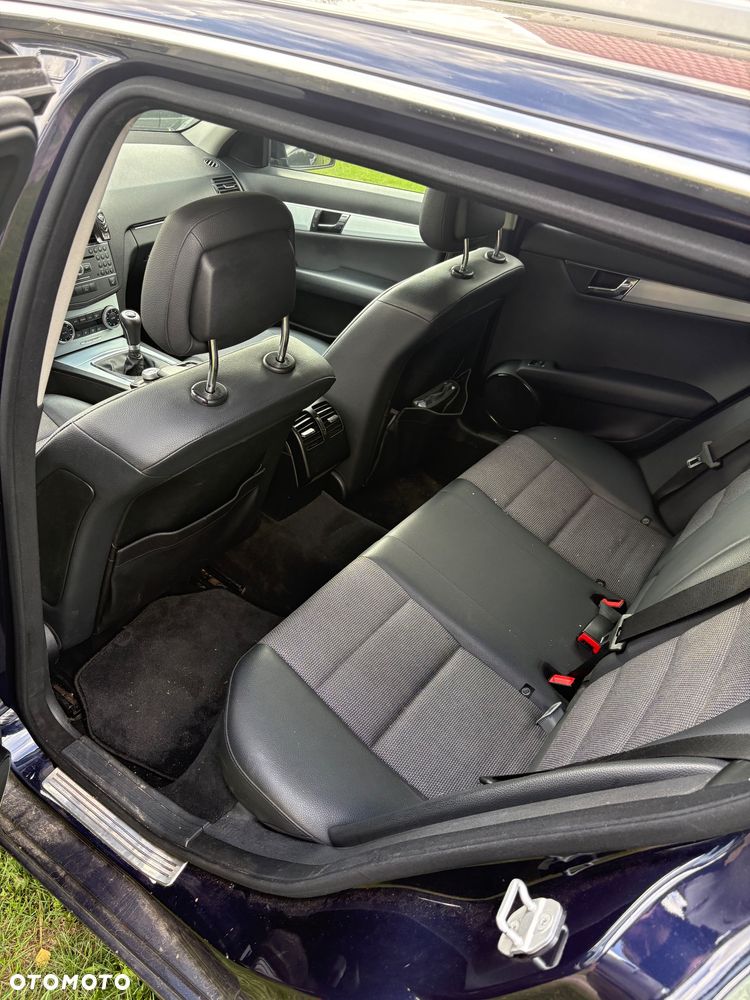 Mercedes-Benz Klasa C 220 CDI BlueEff Avantgarde - 6