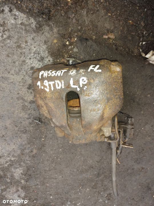 VW Passat B5 FL 1,9tdi zacisk hamulcowy przód jarzmo - 1
