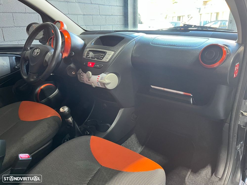 Toyota Aygo 1.0 + Sport Pack VSC - 20