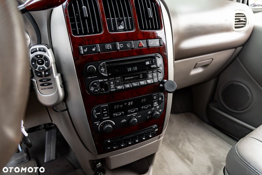 Chrysler Grand Voyager - 32