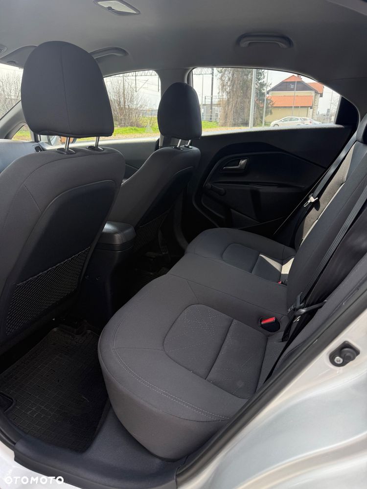 Kia Rio 1.2 M - 8
