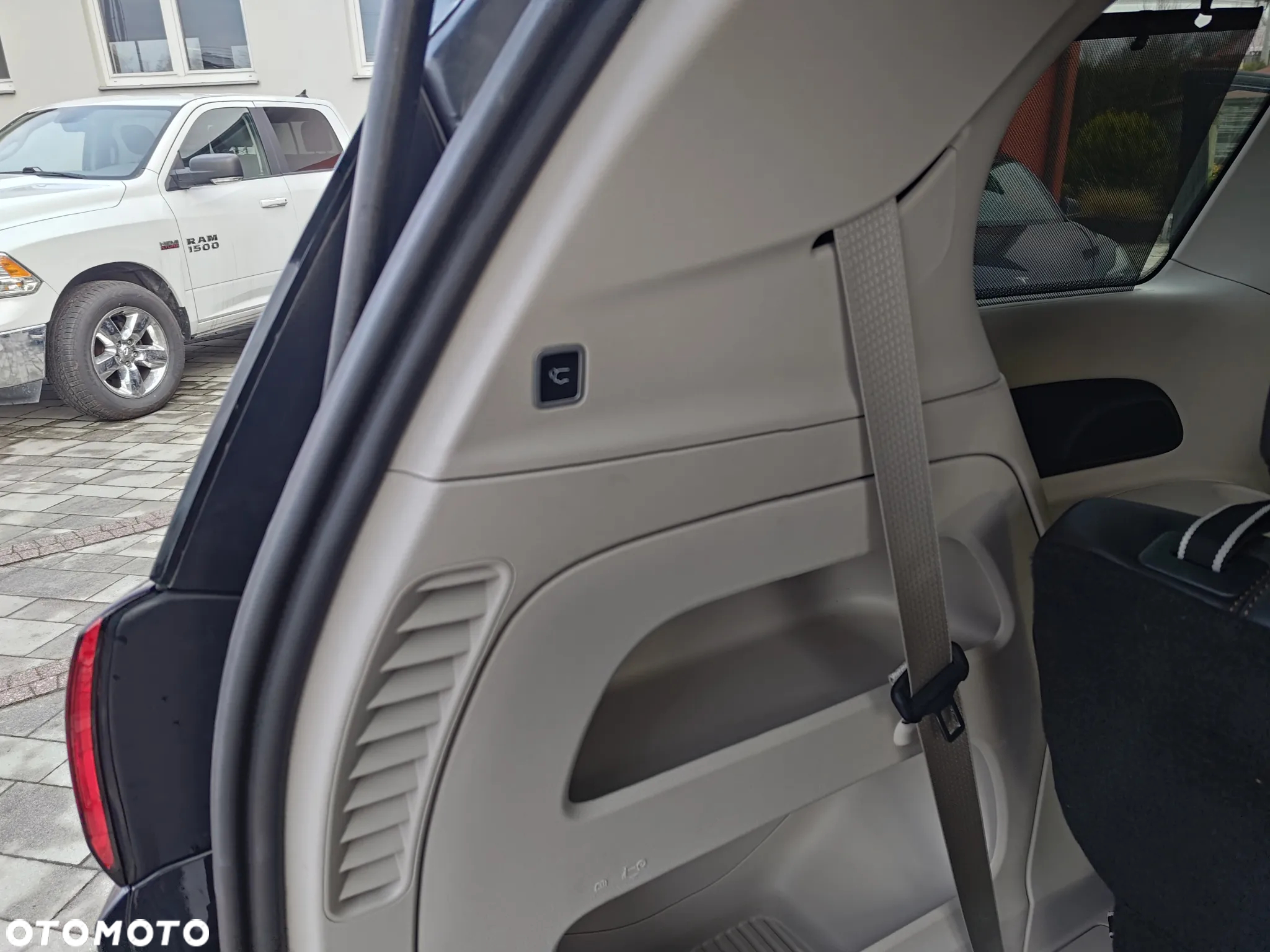 Chrysler Pacifica - 40