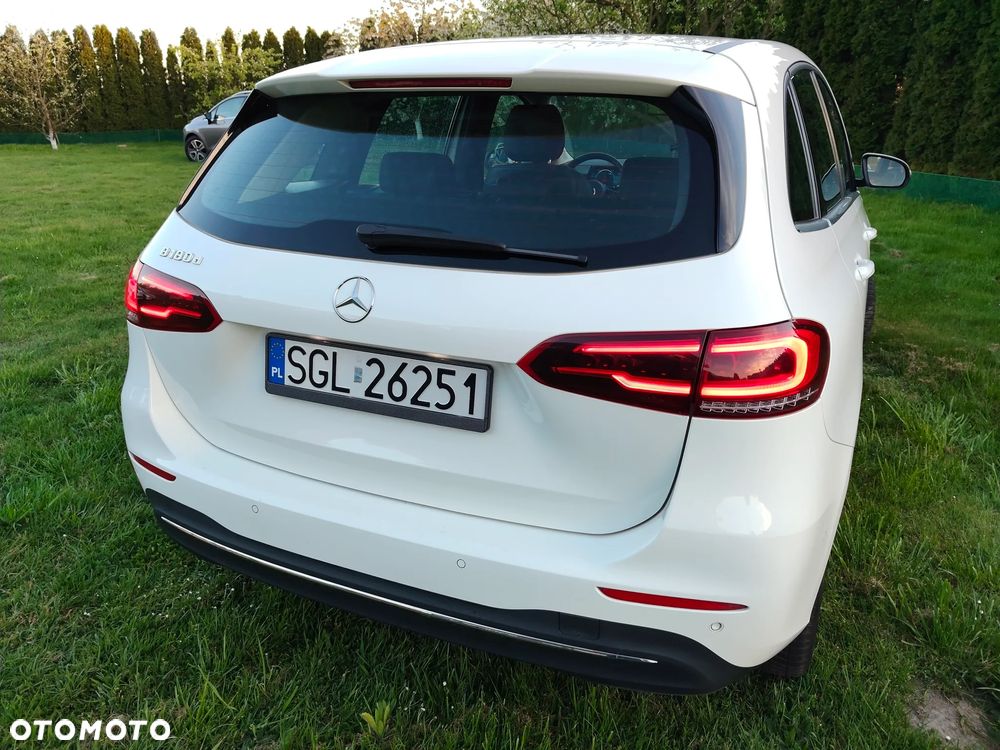 Mercedes-Benz Klasa B 180 d Style 7G-DCT - 4
