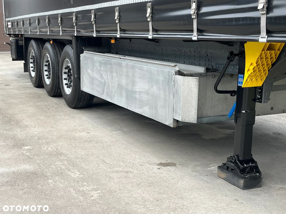 Schmitz Cargobull SCB / 2022 / FIRANKA/ NOWE OPONY / NOWE KLOCKI/ OS PODNOSZONA / KOSZ PALETOWY / CERTYFIKAT XL / ZADBANA - 18