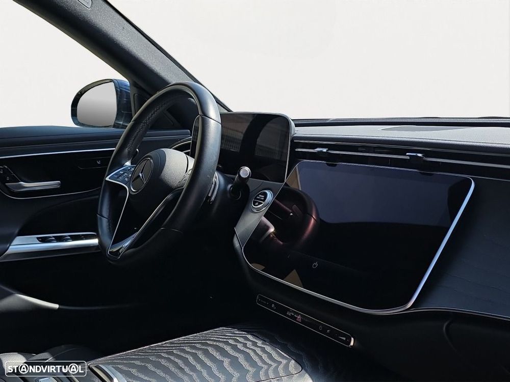Mercedes-Benz E 220 — fotografia 12