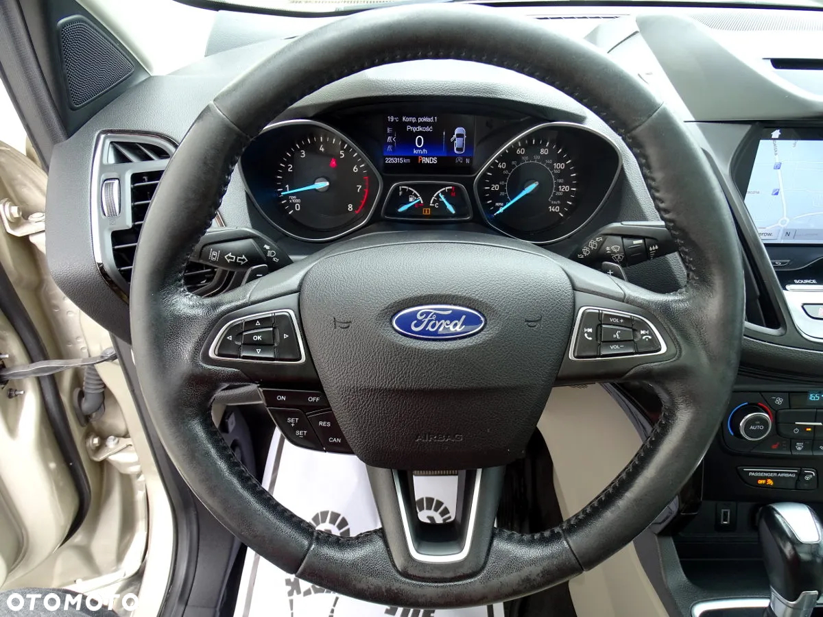 Ford Escape 2.0 EcoBoost AWD Titanium - 17