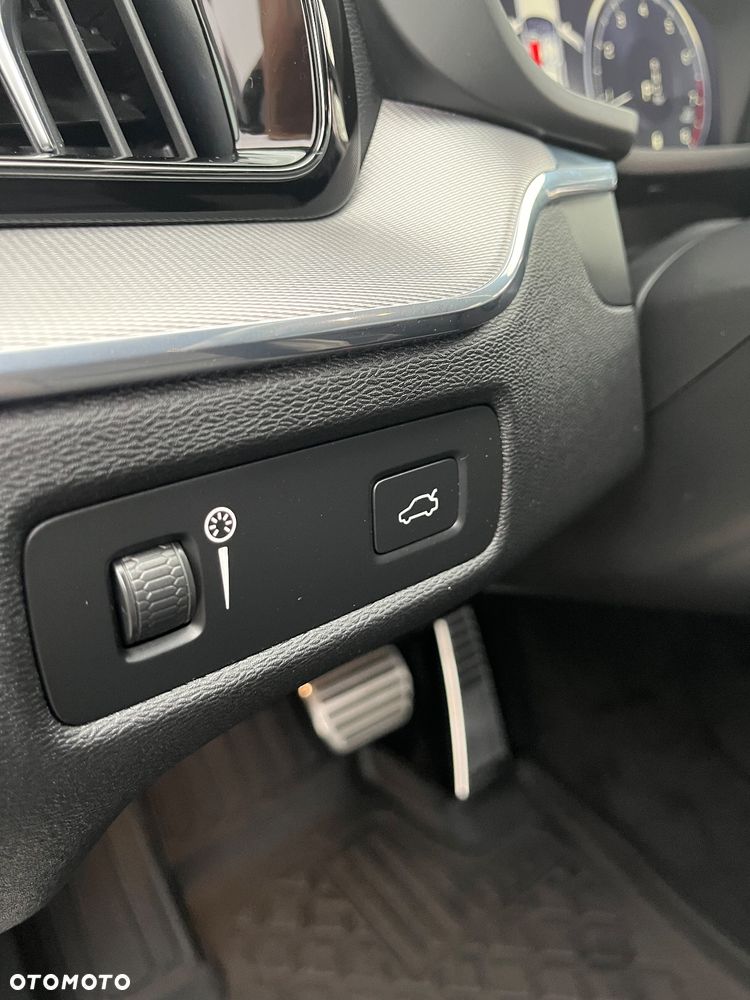 Volvo XC 60 T5 R-Design - 14