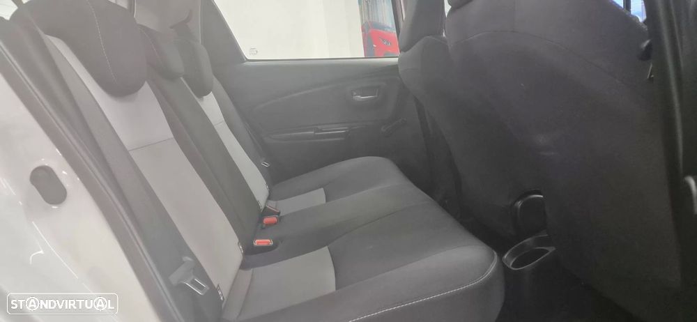 Toyota Yaris 1.5 HSD Comfort+P.Style - 35
