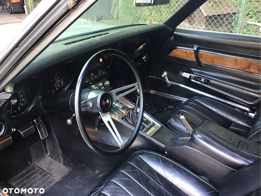Chevrolet Corvette - 3