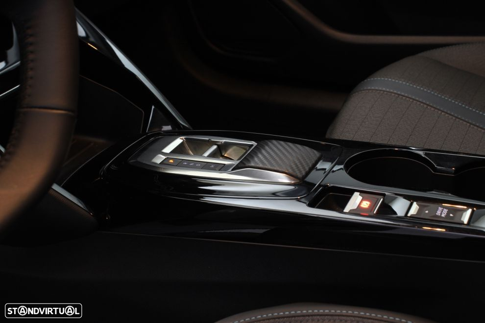 Peugeot 208 1.2 PureTech Allure Pack EAT8 - 17