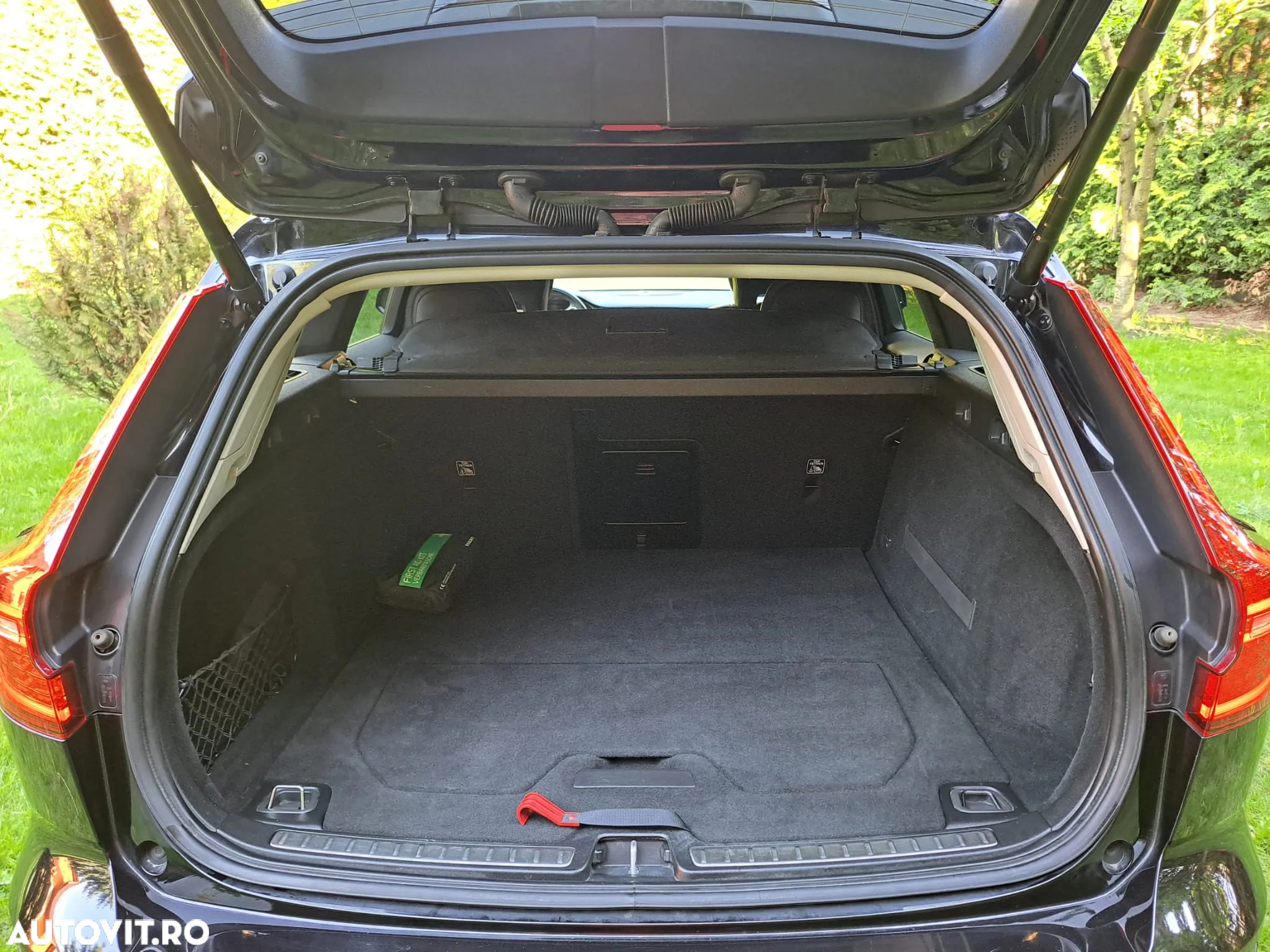 Volvo V60 T4 Momentum Pro - 31