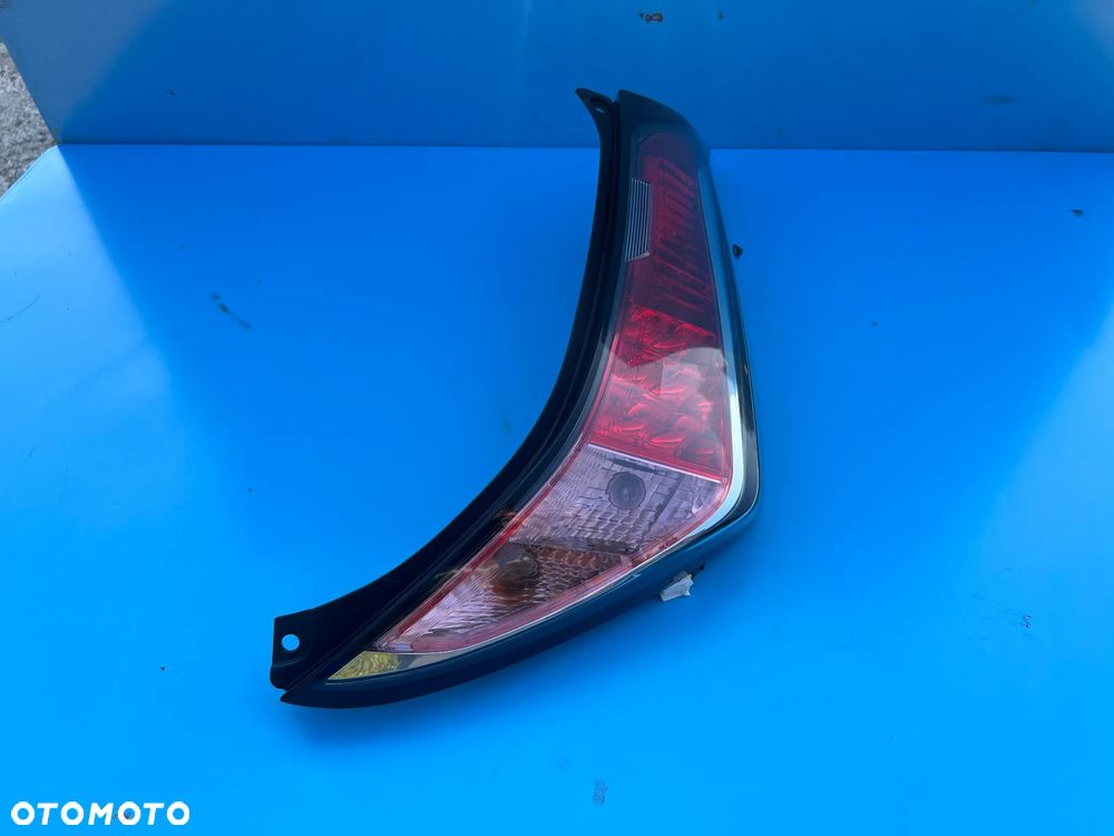 LAMPA TYLNA PRAWA TOYOTA AYGO II 14- - 5