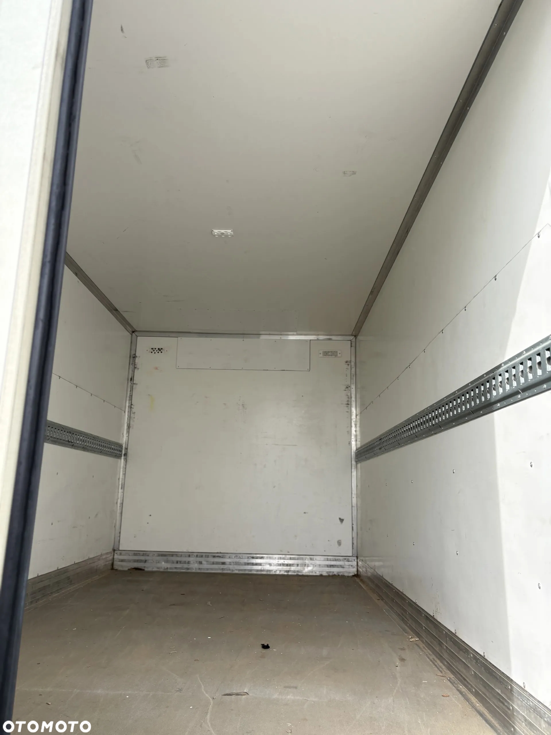 Renault Master 8EP izoterma kontener - 9