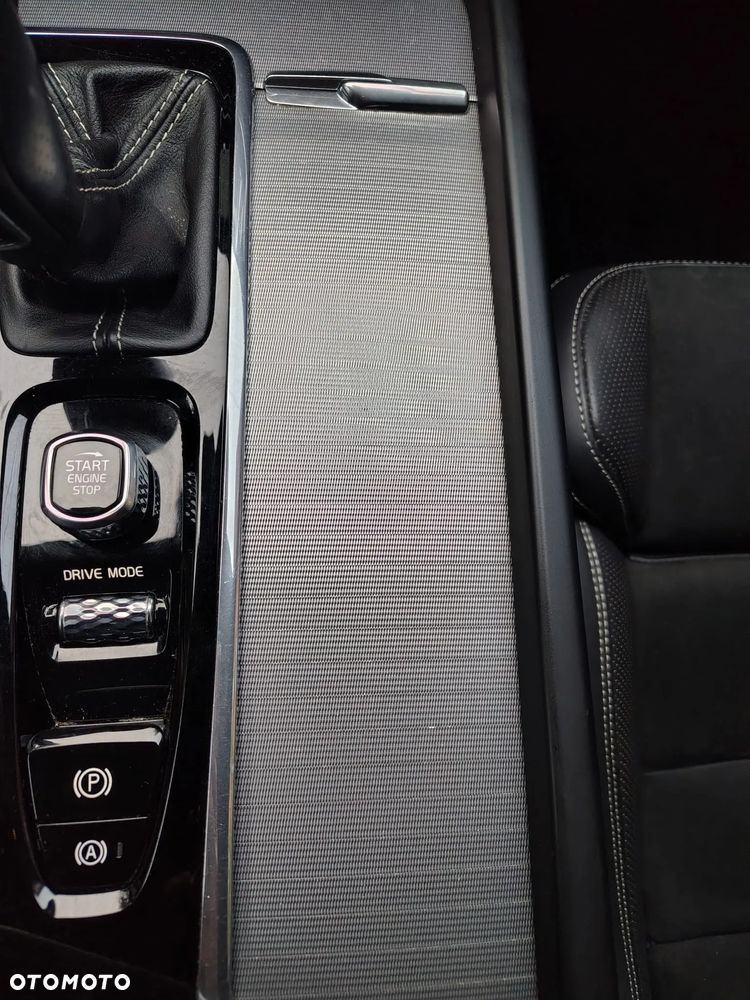 Volvo XC 60 D3 Drive-E R-Design Momentum - 27
