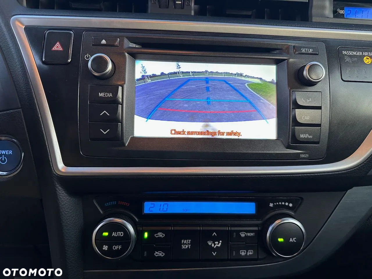 Toyota Auris Hybrid 135 Premium - 12
