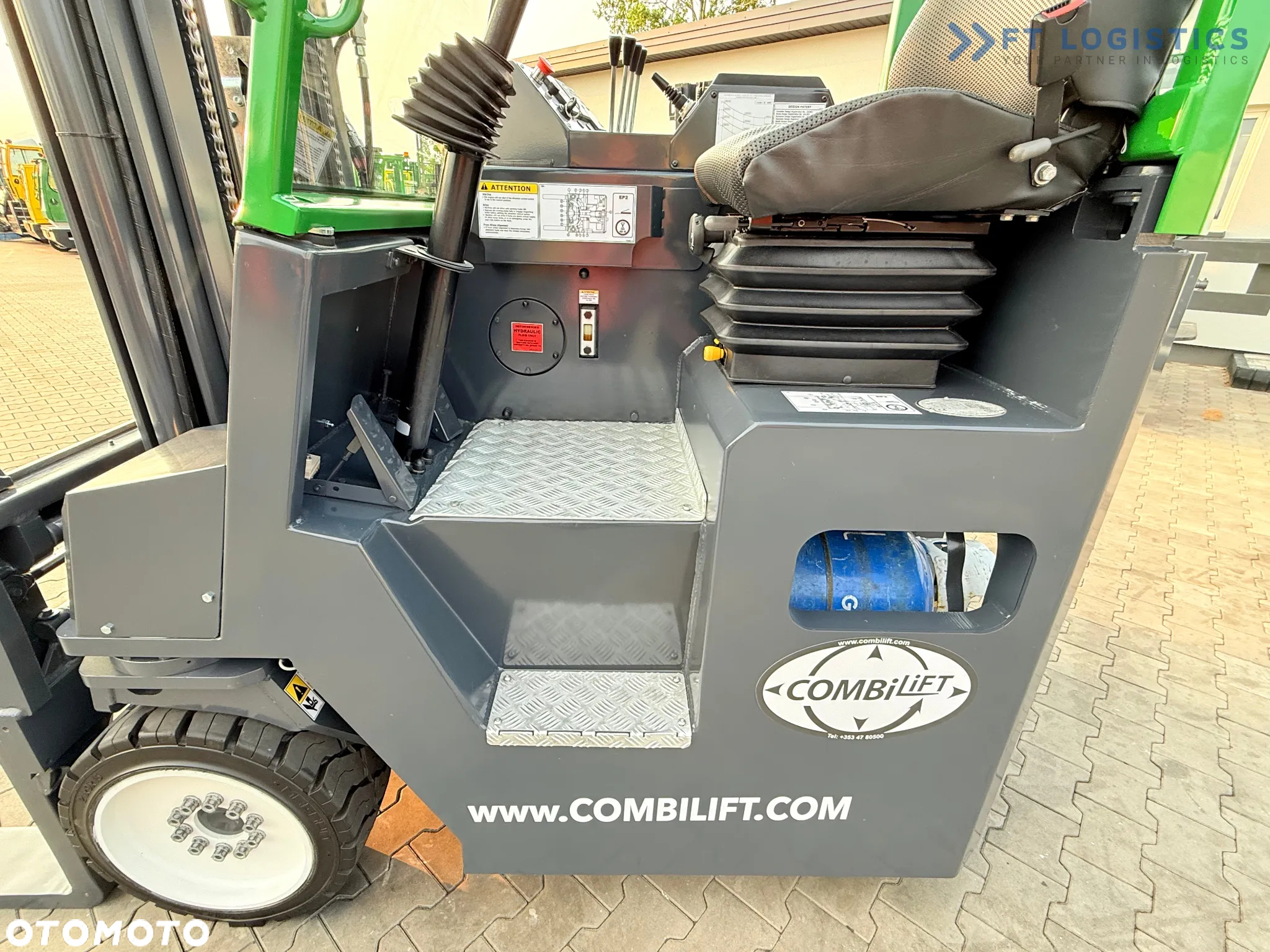 Combilift C4000CB / TRIPLEX - 5200MM / GAS / WOLNY SKOK / POZYCJONER WIDEŁ / PRZESUW WIDEŁ / WYSOKOŚĆ 2450MM / JAK NOWY - 14