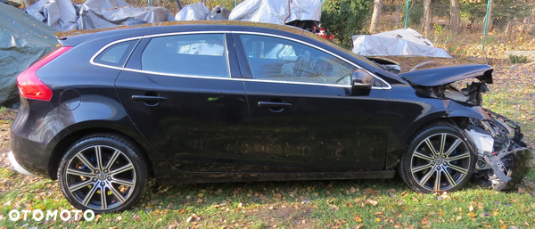 PRÓG SŁUPEK PRAWY VOLVO V40 II