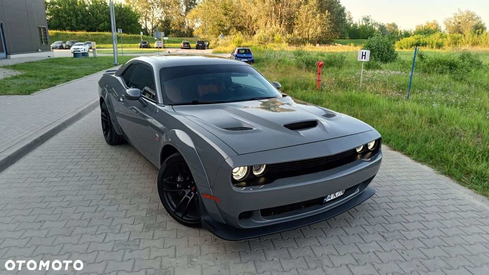 Dodge Challenger - 1
