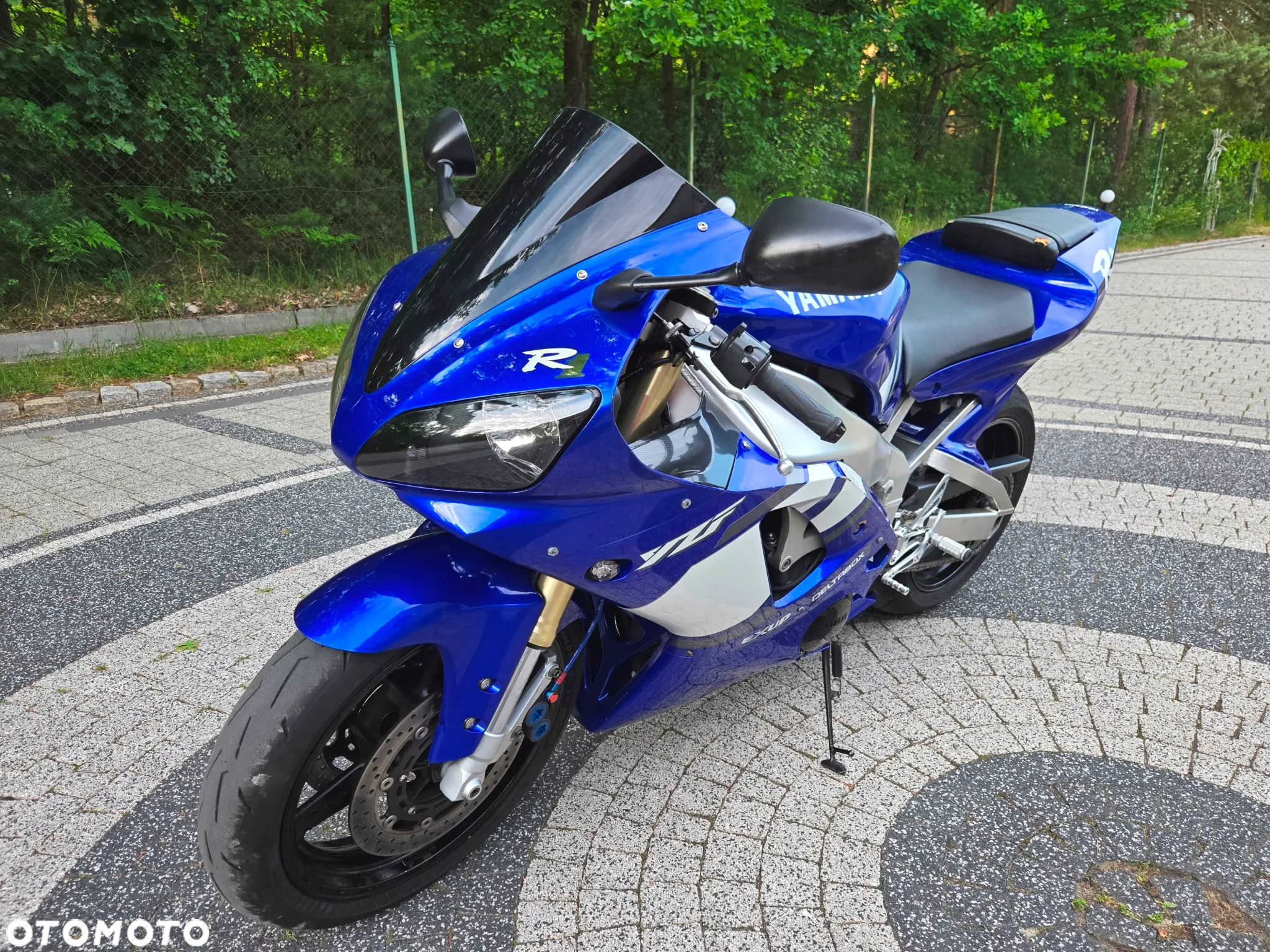 Yamaha R1 - 8