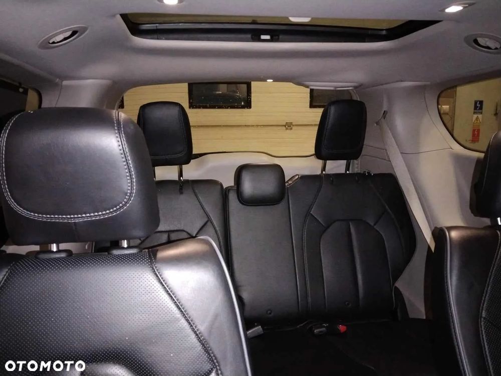 Chrysler Pacifica - 7